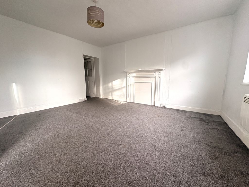 Property photo 1 of 8 Living Room