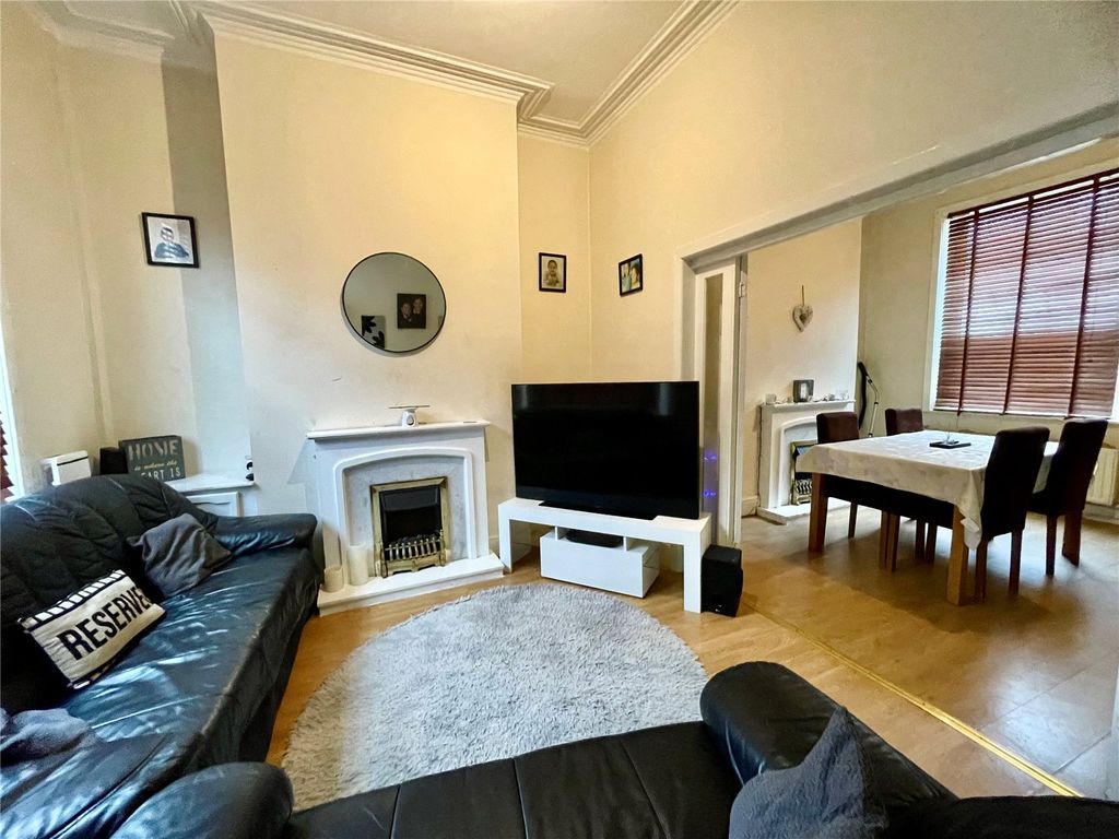 Property photo 1 of 10 Lounge