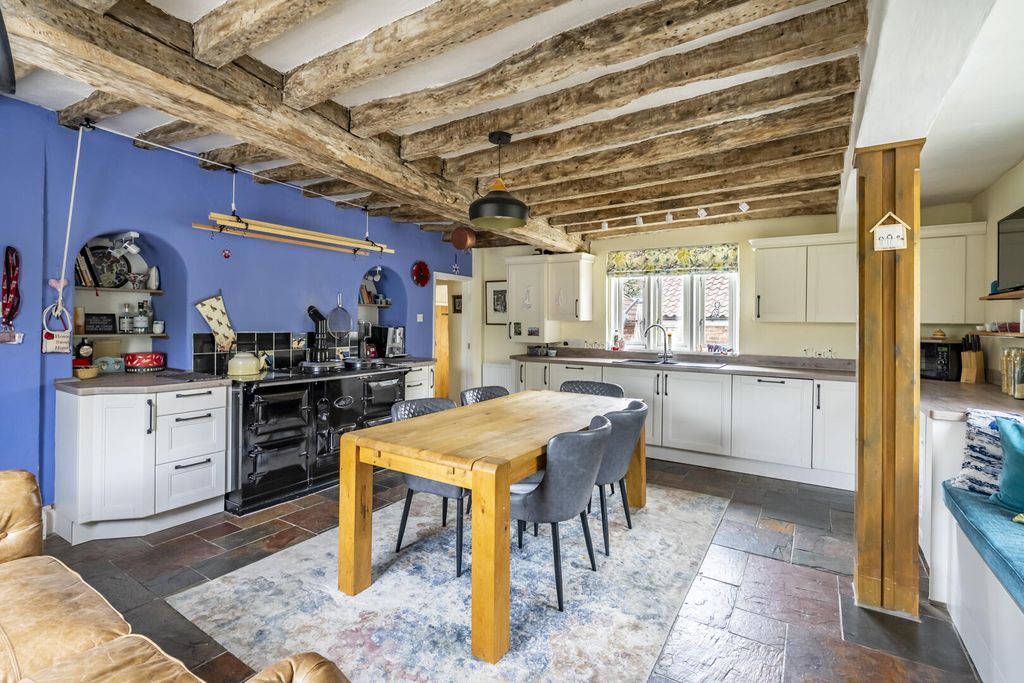 Property photo 3 of 21 Kitchen