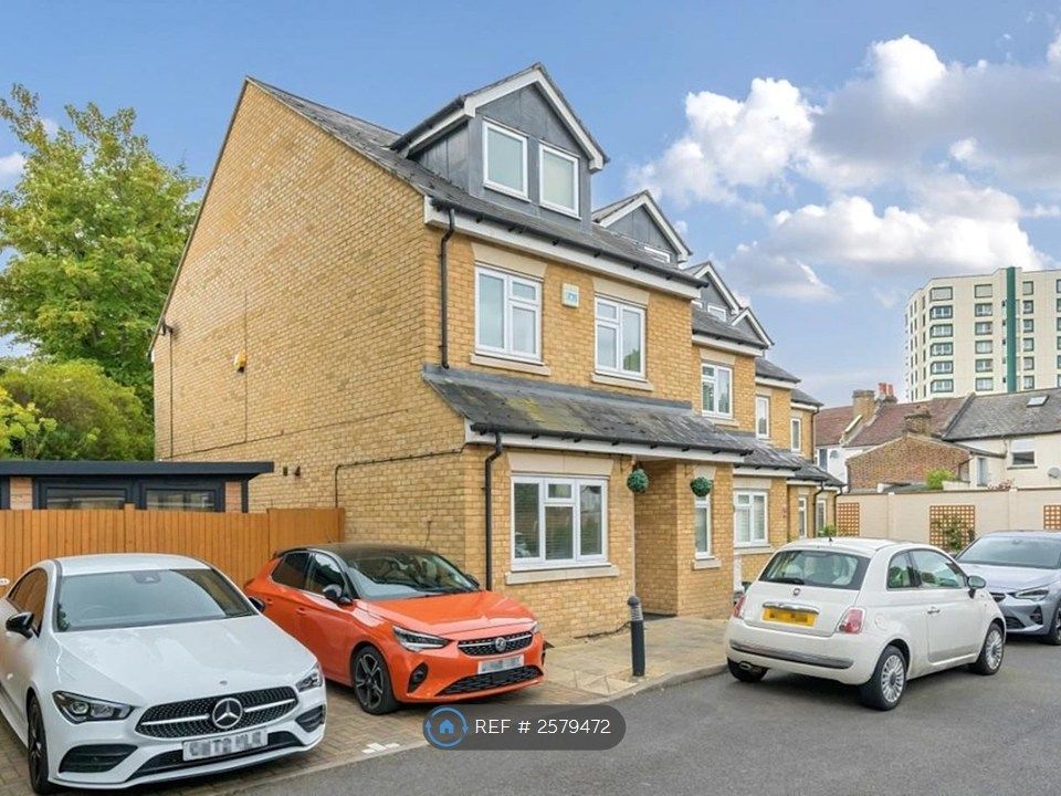 Property photo 1 of 15 Front Of House Showing Parking Bay