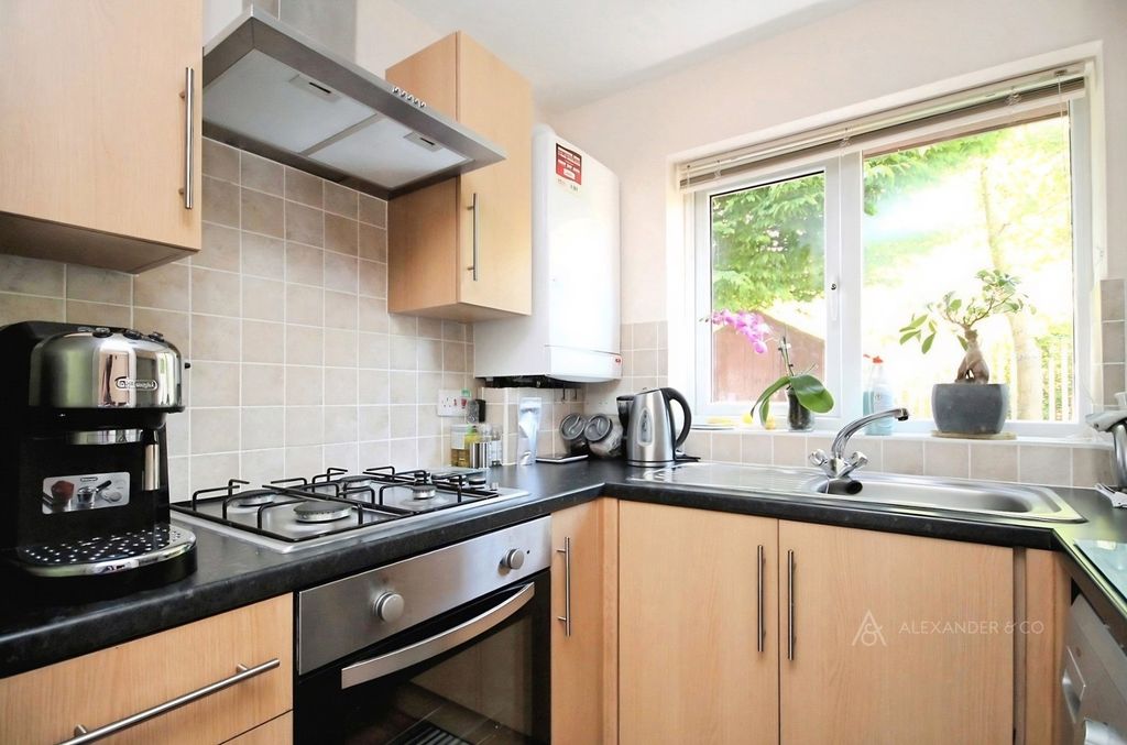 Property photo 3 of 9 Pbox-Img.Jpg