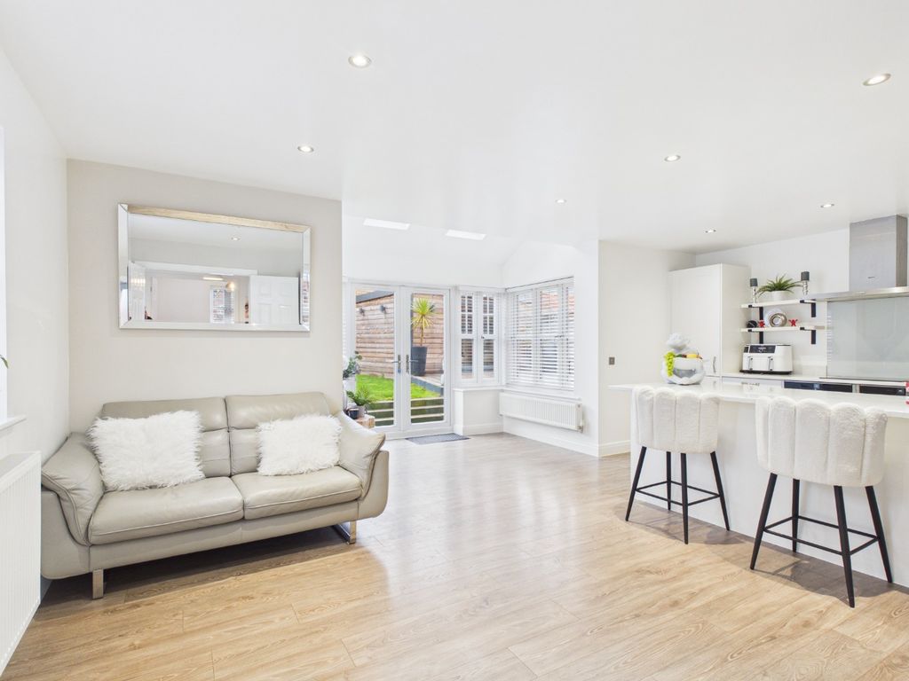 Property photo 3 of 23 4806405