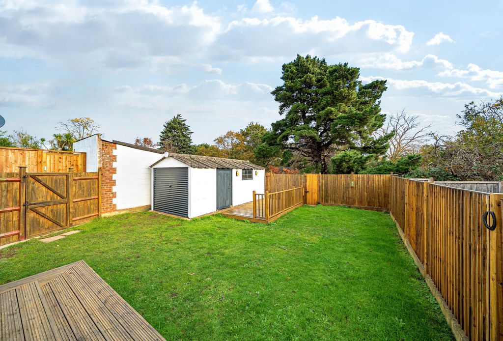 Property photo 2 of 15 1381642-2-6914693...