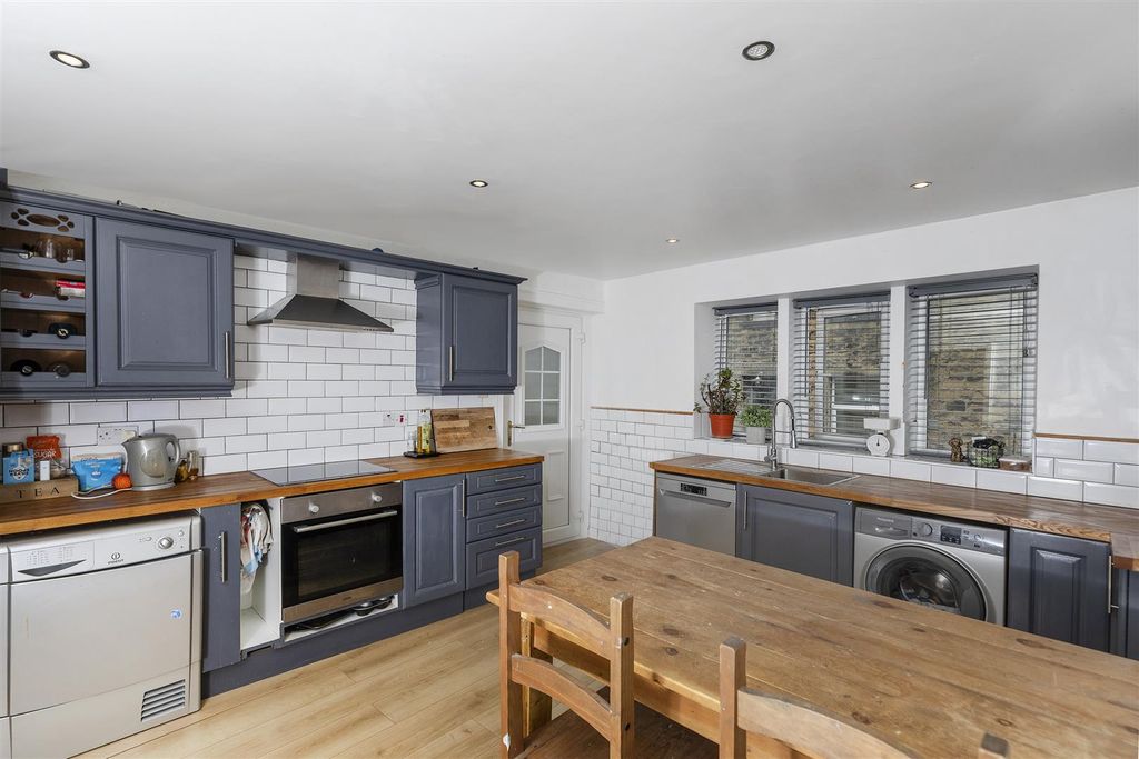 Property photo 3 of 26