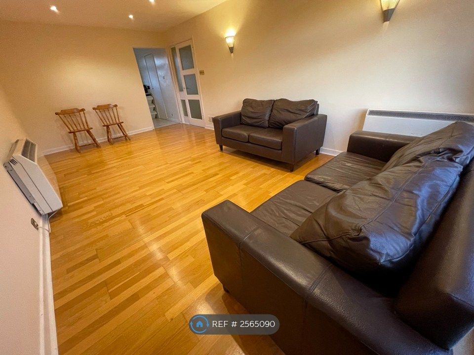Property photo 3 of 10 Lounge