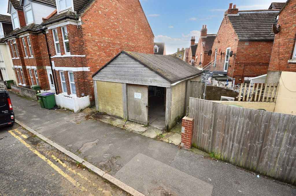 Property photo 1 of 4