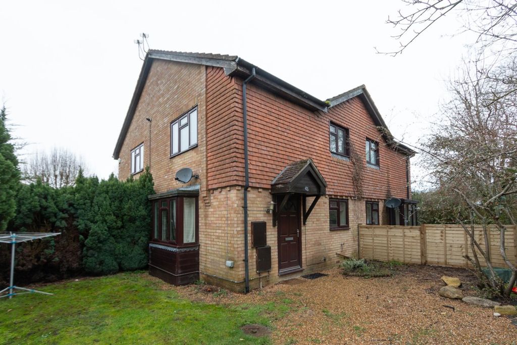 Property photo 1 of 10 One Double Bedroom Terraced Property