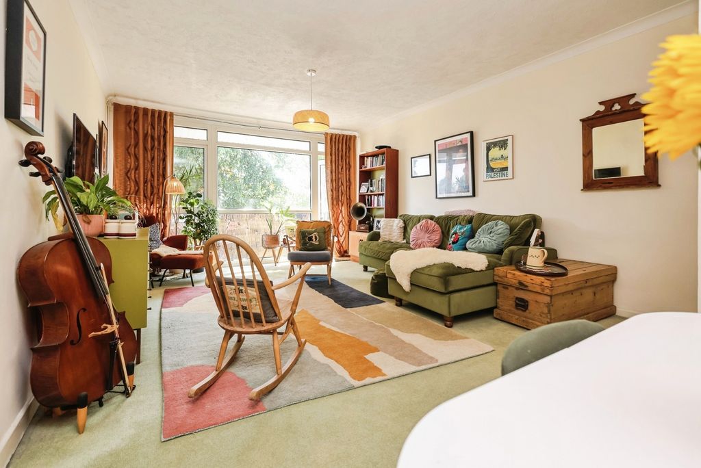 Property photo 3 of 24 Pbox-Img.Jpg