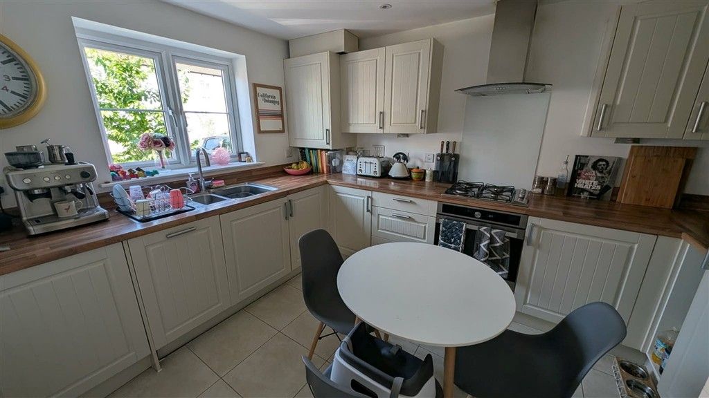 Property photo 3 of 11 Kitchen / Dining