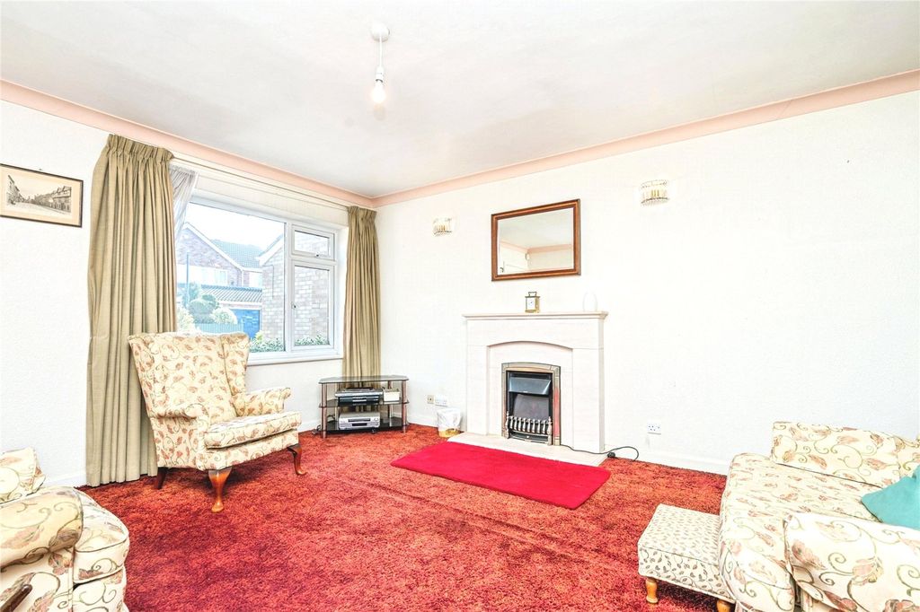 Property photo 3 of 18 Living Room