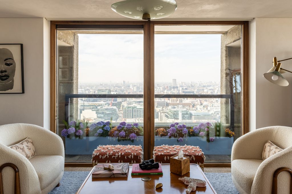 Property photo 1 of 27 270859 - 20250319-Lauderdale-Tower_Barbican-21_Hi_Res.Jpg