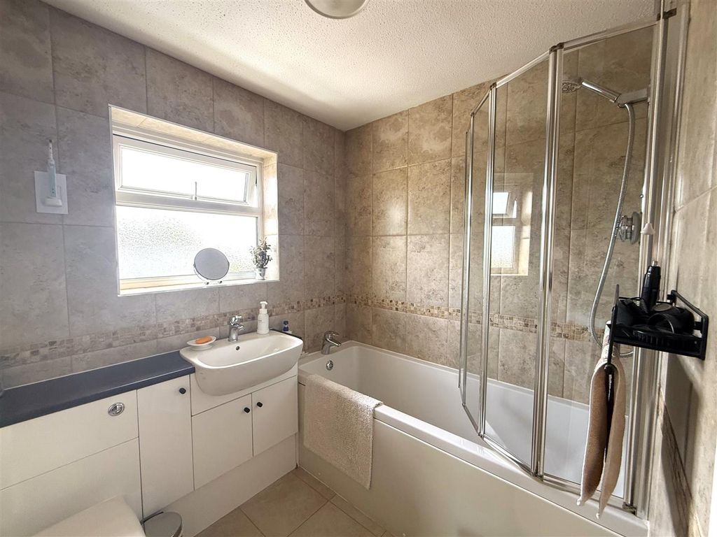 Additional image 8 of 2 bed flat for saleBincleaves Road, Rodwell DT4