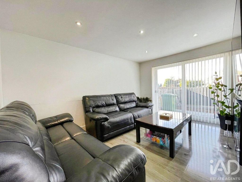 Property photo 3 of 26