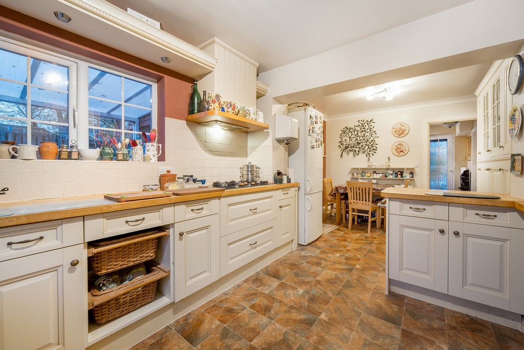 Property photo 2 of 21