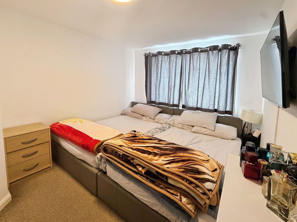 Property photo 2 of 7 Bedroom 1