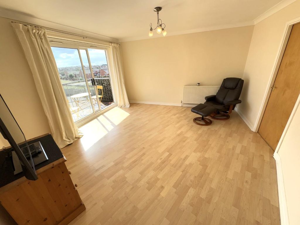 Property photo 3 of 20 Lounge