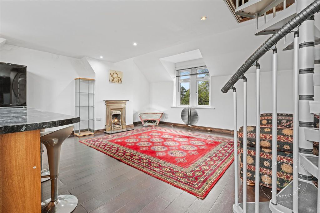 Property photo 2 of 24 Victoria Park Road East, Tff, Herncrabtree (12).Jp