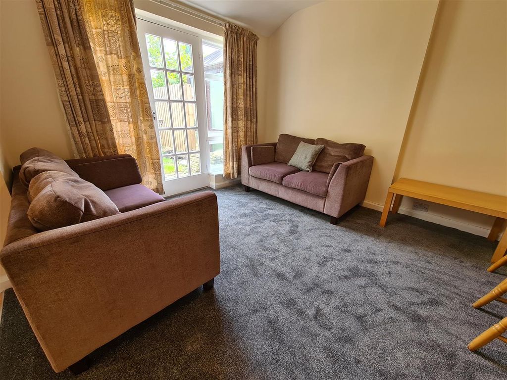 Property photo 2 of 17 Lounge