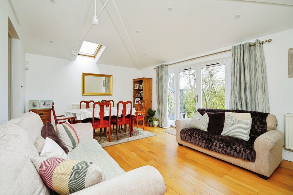 Property photo 3 of 15 Pbox-Img.Jpg