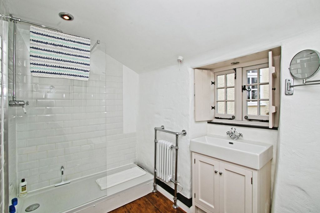 Property photo 3 of 17 Photo