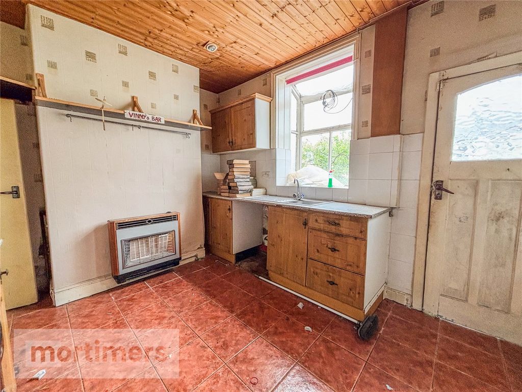 Property photo 2 of 9 Kitchen