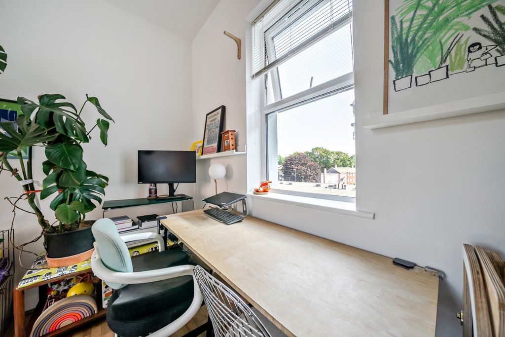 Property photo 3 of 14 1493527-2-6A59F32...