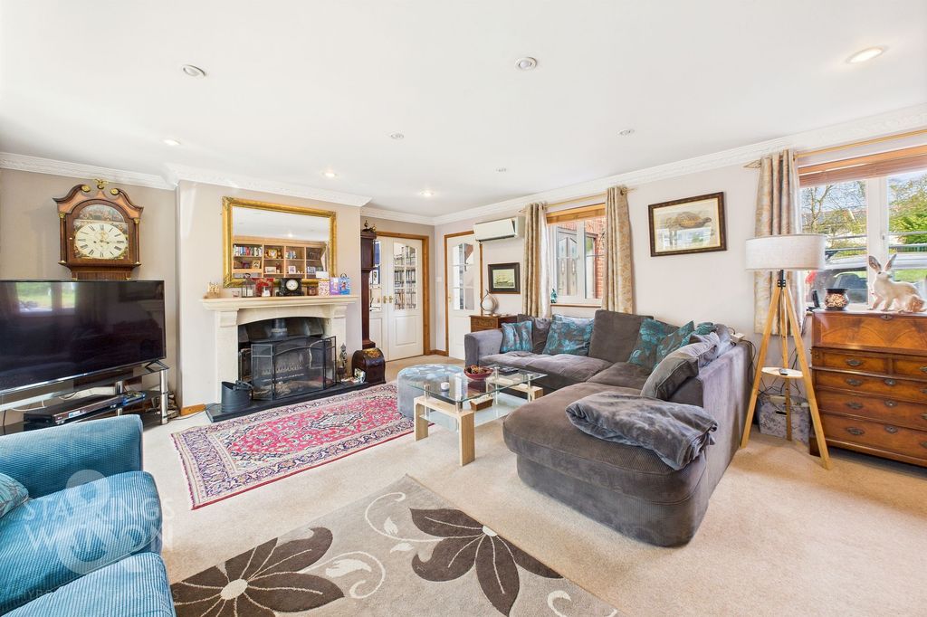 Property photo 3 of 43
