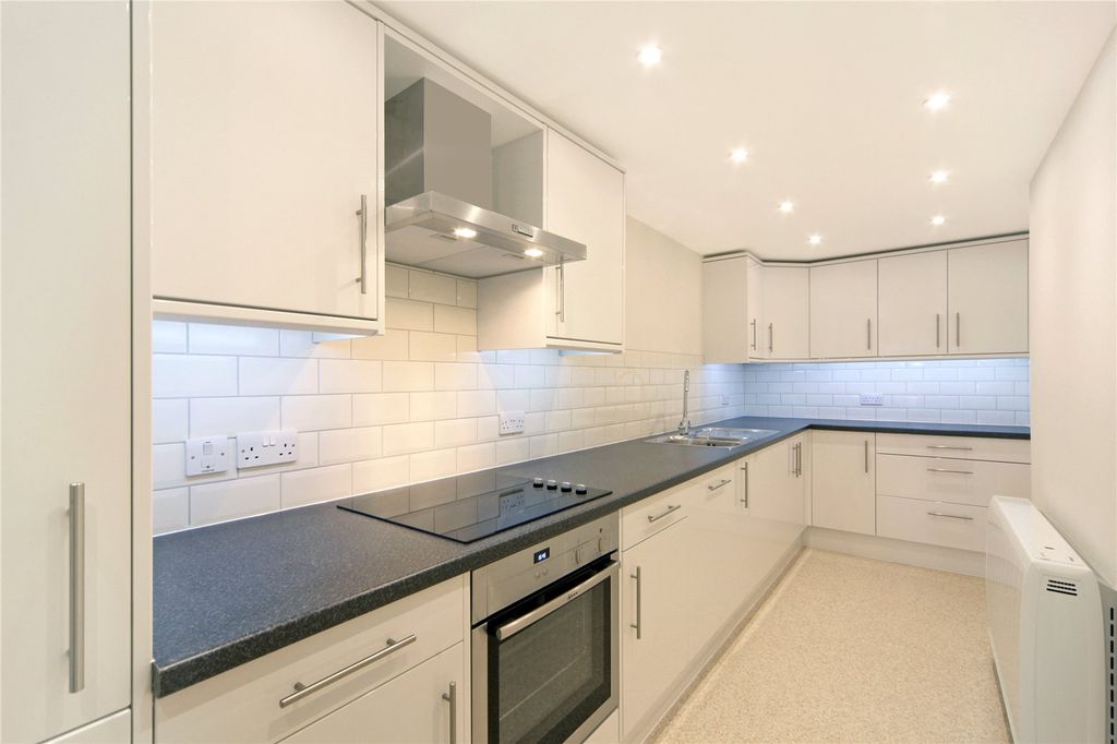 Property photo 2 of 9 Kitchen