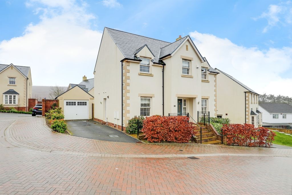 Property photo 1 of 33