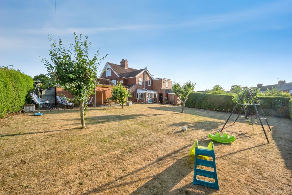 Property photo 2 of 19