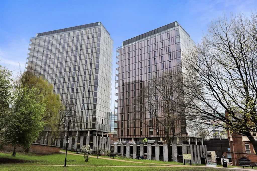 Property photo 1 of 12