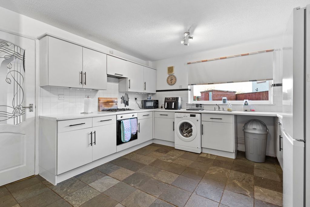 Property photo 3 of 24