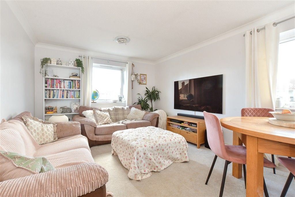 Property photo 3 of 8 Lounge/ Dining Room