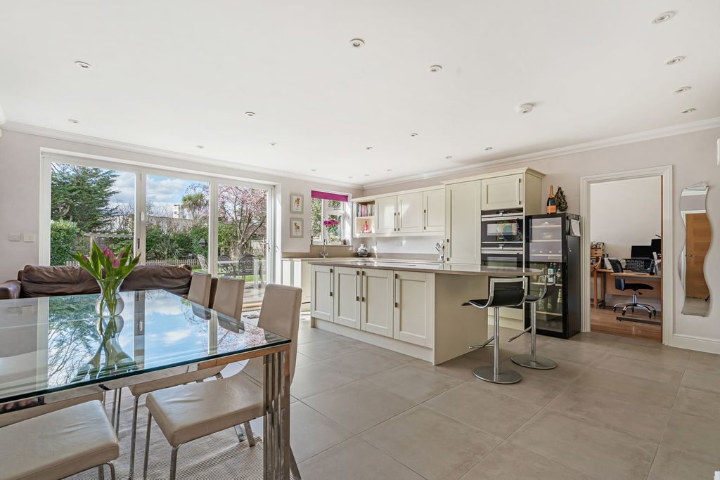 Property photo 3 of 35 Kitchen