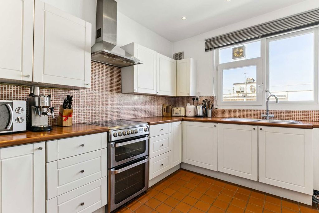 Property photo 1 of 2