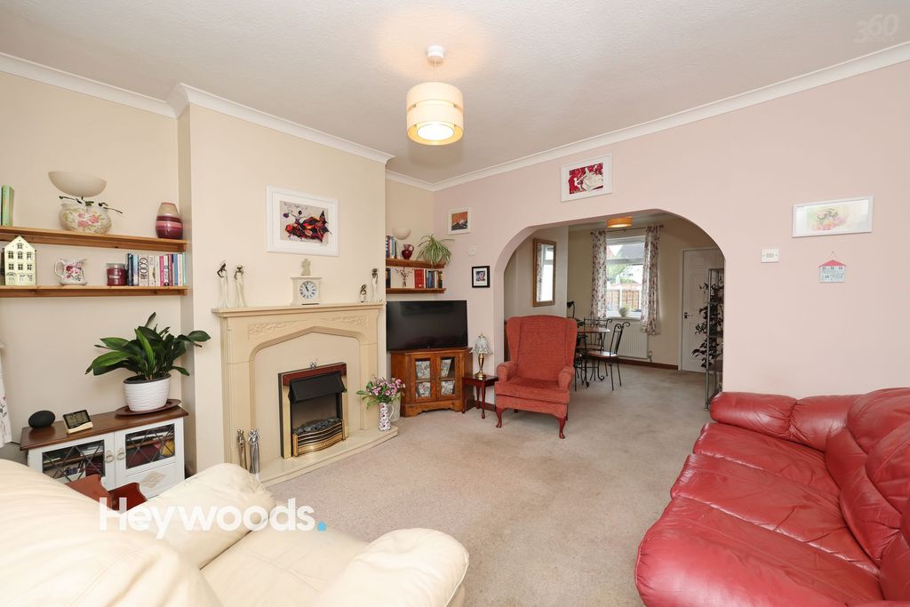 Property photo 2 of 32