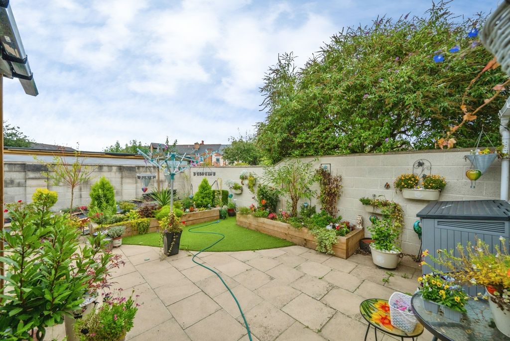 Property photo 3 of 16 Garden