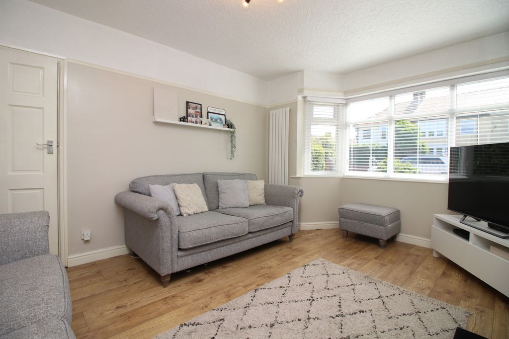 Property photo 3 of 28
