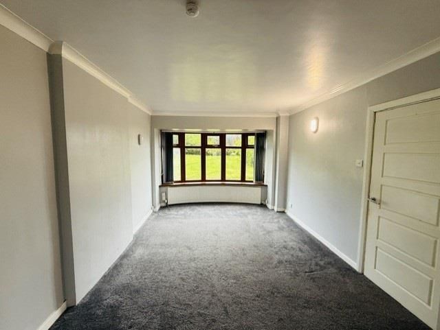 Property photo 2 of 11 Lounge