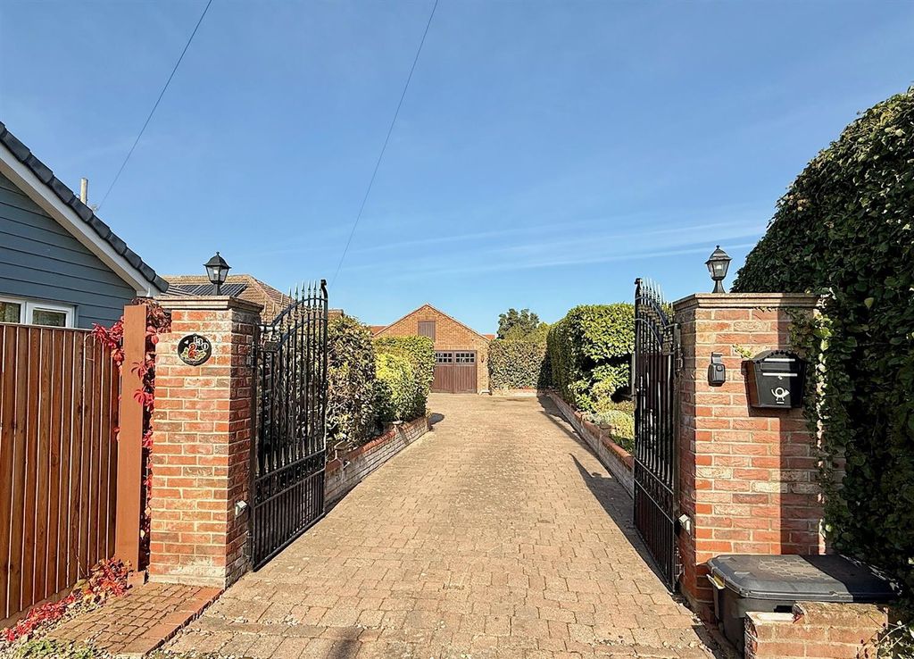 Property photo 2 of 22 Outside