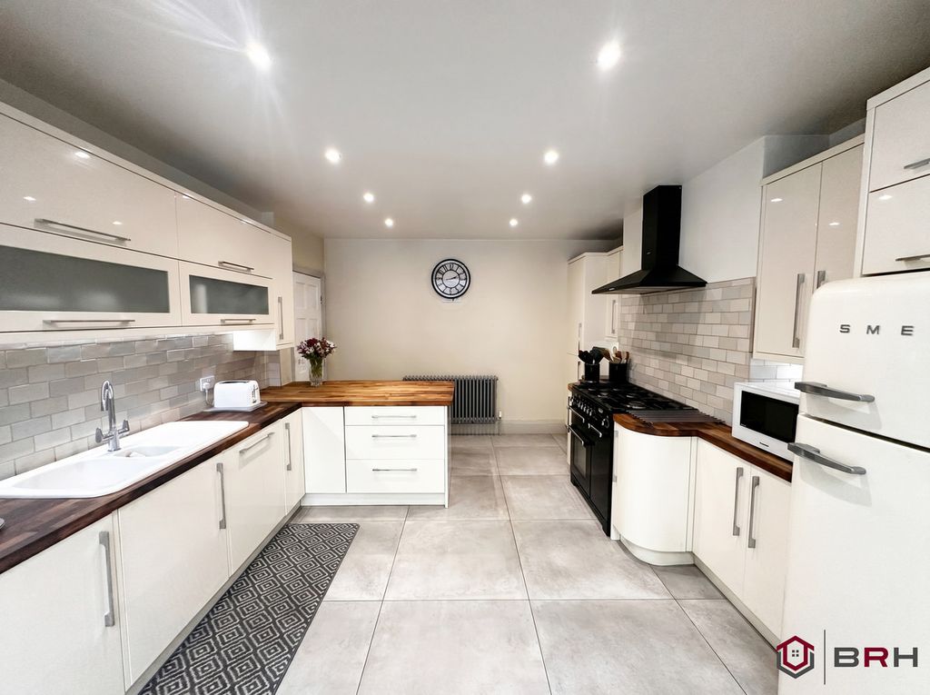 Property photo 3 of 35