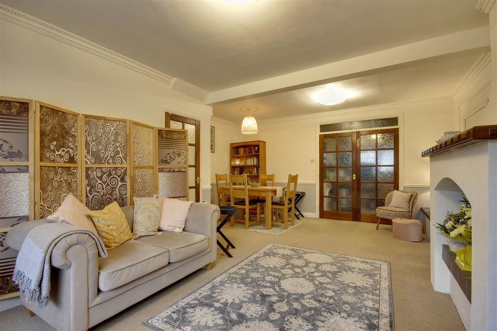 Property photo 2 of 12 Lounge/Diner