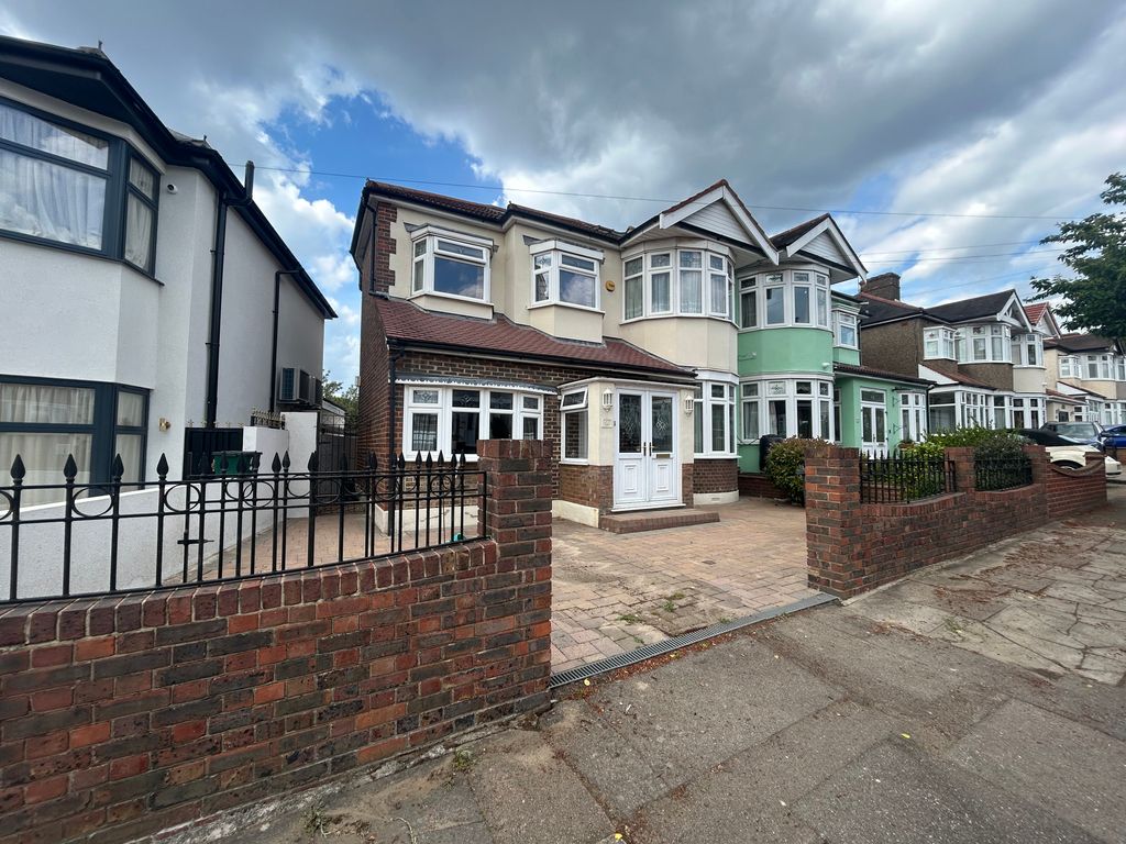 Property photo 1 of 3