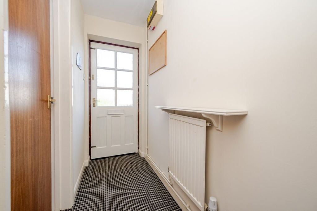 Property photo 3 of 18 Entrance Hall
