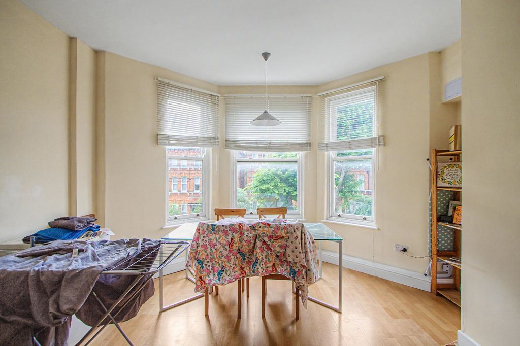 Property photo 2 of 13 Flat B, 5 Minster Road, Cricklewood, London, Nw2 3Sd