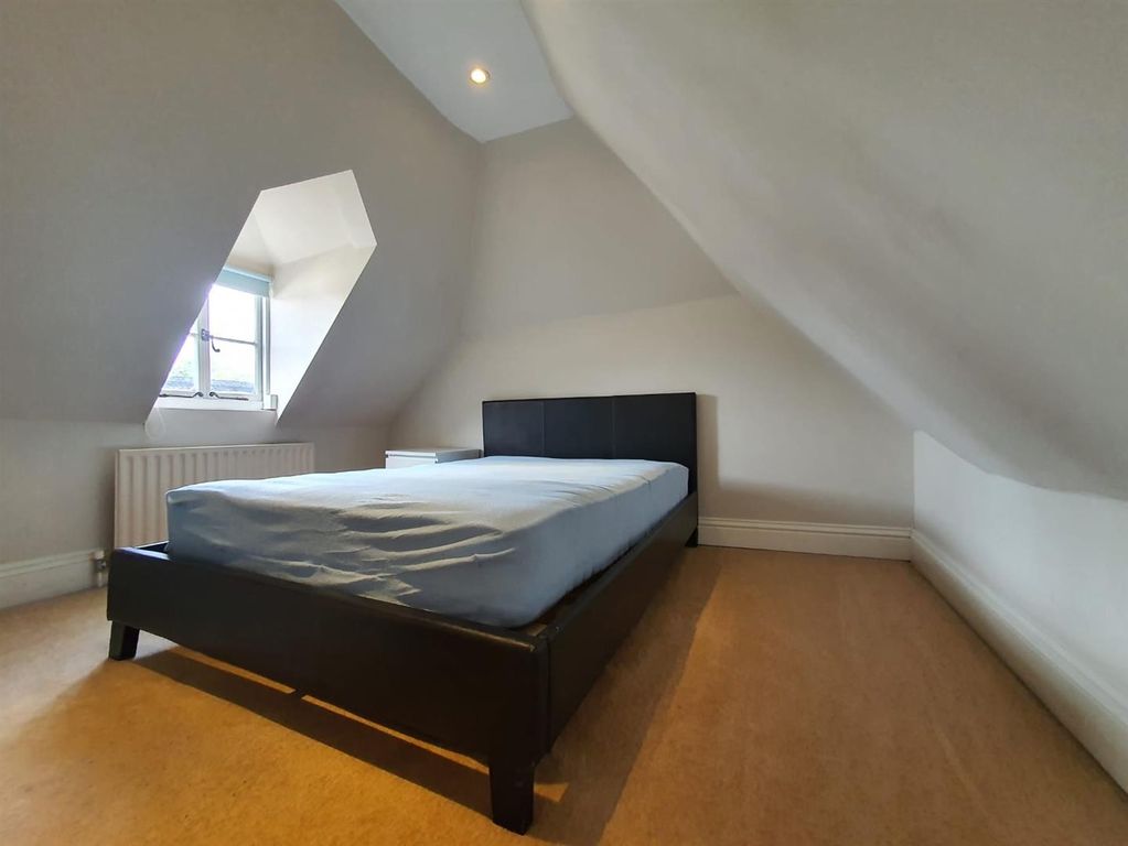 Property photo 3 of 18 Bed 5.Jpg