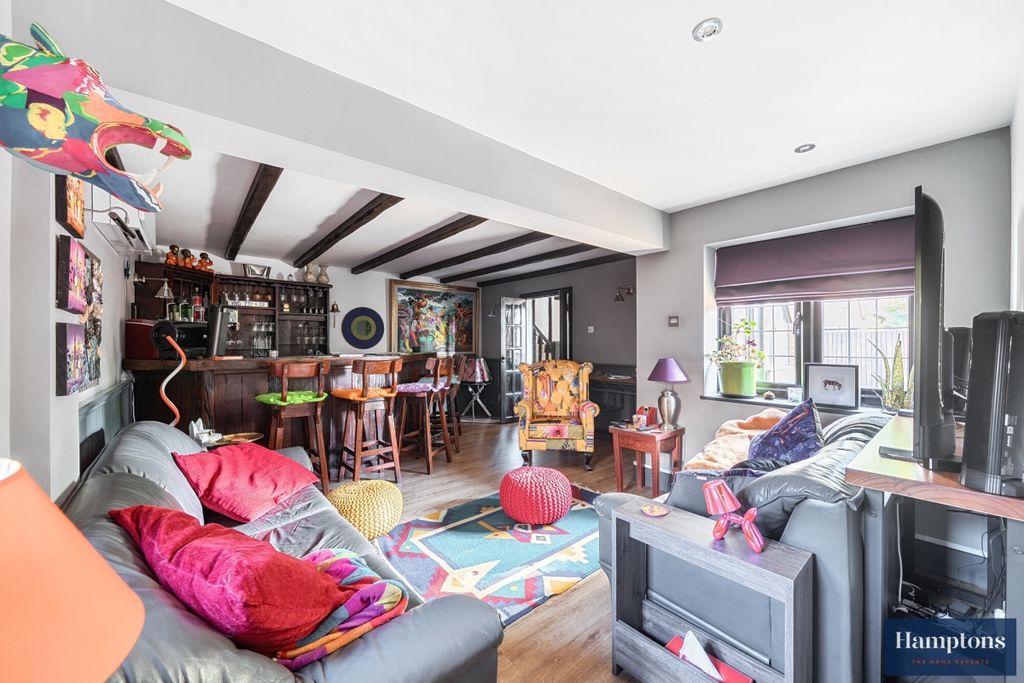 Property photo 3 of 19 Fenns Lane