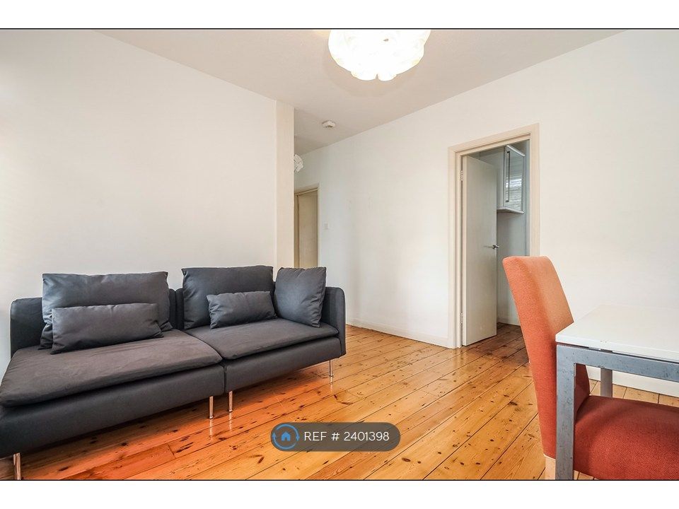 Property photo 3 of 7 Reception