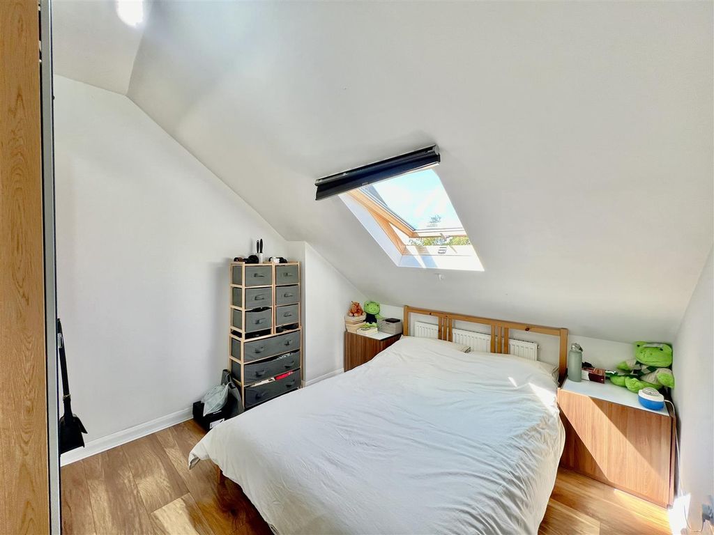 Property photo 1 of 5 Bedroom