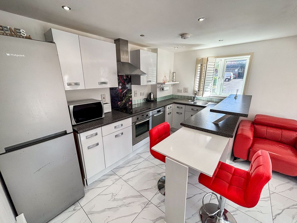 Property photo 3 of 12 Kitchen Area